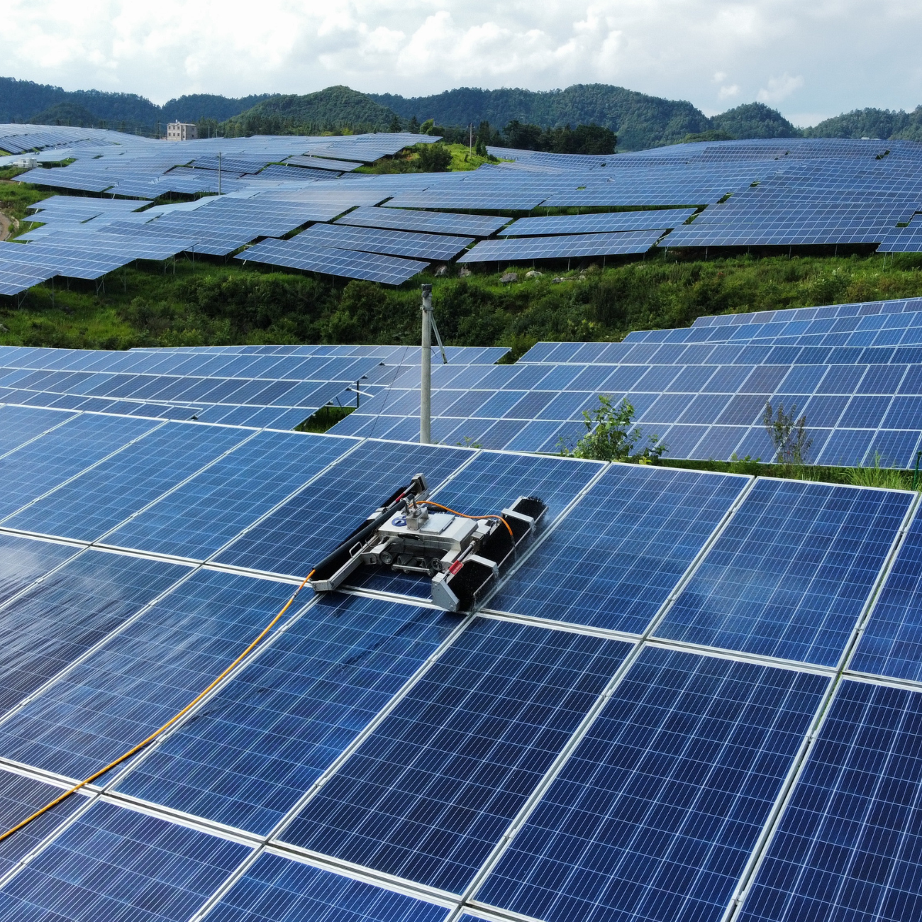 FV SP33H Solar Panel Cleaning Robot